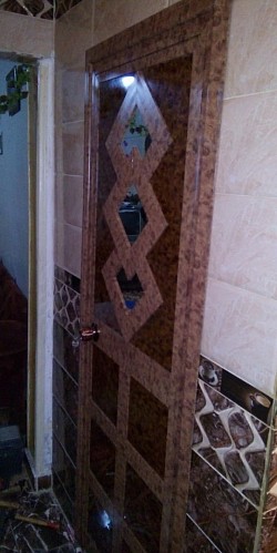 باب خشمنيوم بتقسيد هندسي داخلى