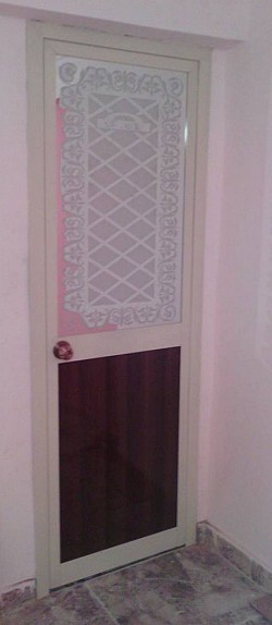 باب تقليدى بمرآة